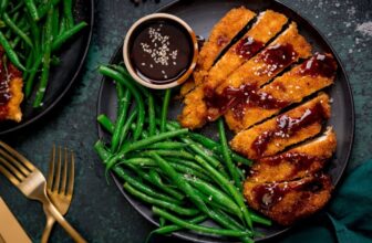 Crispy Chicken Cutlets with Gochujang Sauce (Sweet & Spicy)